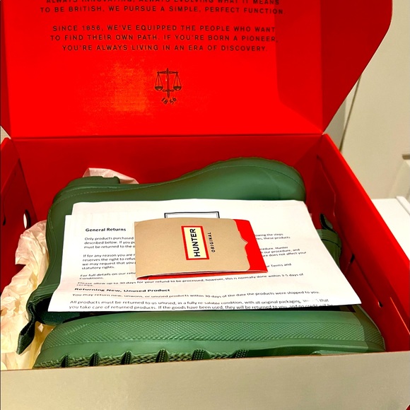 Hunter Shoes - Sage Green Hunter Chelsea Boots size 8 women’s.